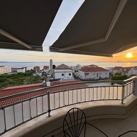 Romantic Sunrise Apartment Podstrana